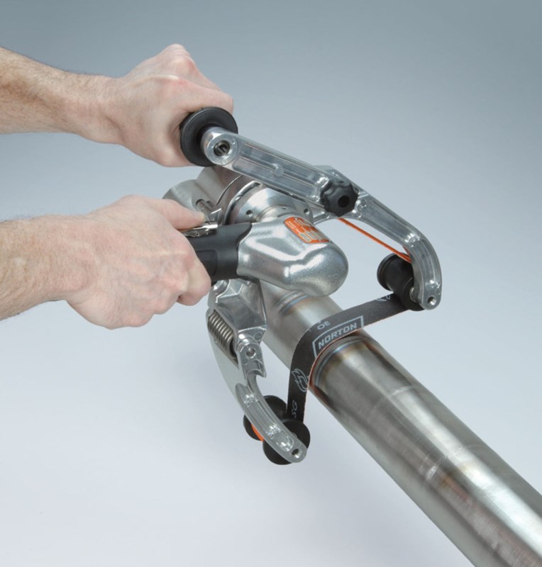 Machine pneumatique de finition de courroies pour tuyaux